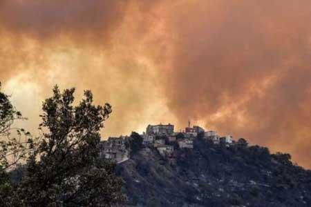 الجزایر 22 مظنون به آتش سوزی های اخیر را بازداشت کرد الجزایر 22 مظنون به آتش سوزی های اخیر را بازداشت کرد