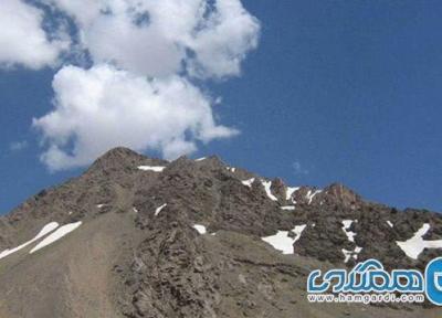 قله پازن پیر یکی از جاذبه های طبیعی کهگیلویه و بویراحمد به شمار می رود