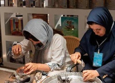 هنرمندان صنایع دستی بر غنای فرهنگی خانه های تاریخی بروجرد افزوده اند