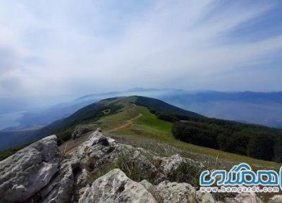 قله آسمان سرا یکی از جاذبه های طبیعی استان گیلان است